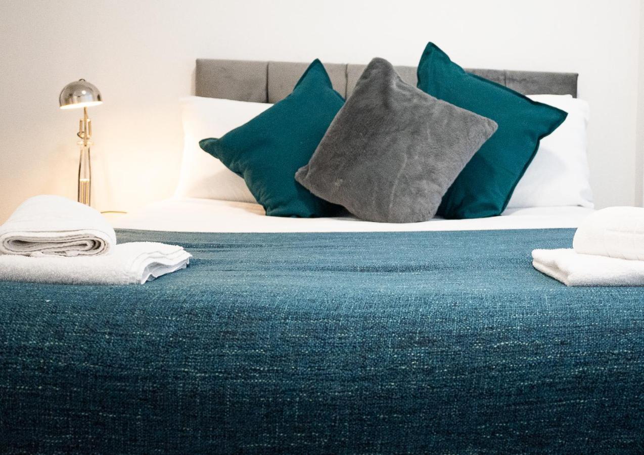 Elmo River Studios - 6 En-Suites In Wallasey - Easy Parking - Short And Long Stays Welcome מראה חיצוני תמונה