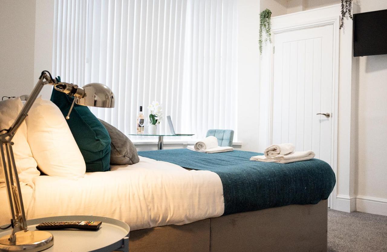 Elmo River Studios - 6 En-Suites In Wallasey - Easy Parking - Short And Long Stays Welcome מראה חיצוני תמונה
