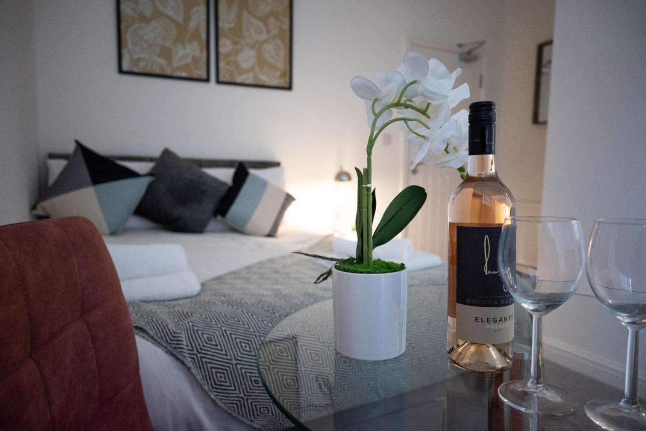 Elmo River Studios - 6 En-Suites In Wallasey - Easy Parking - Short And Long Stays Welcome מראה חיצוני תמונה