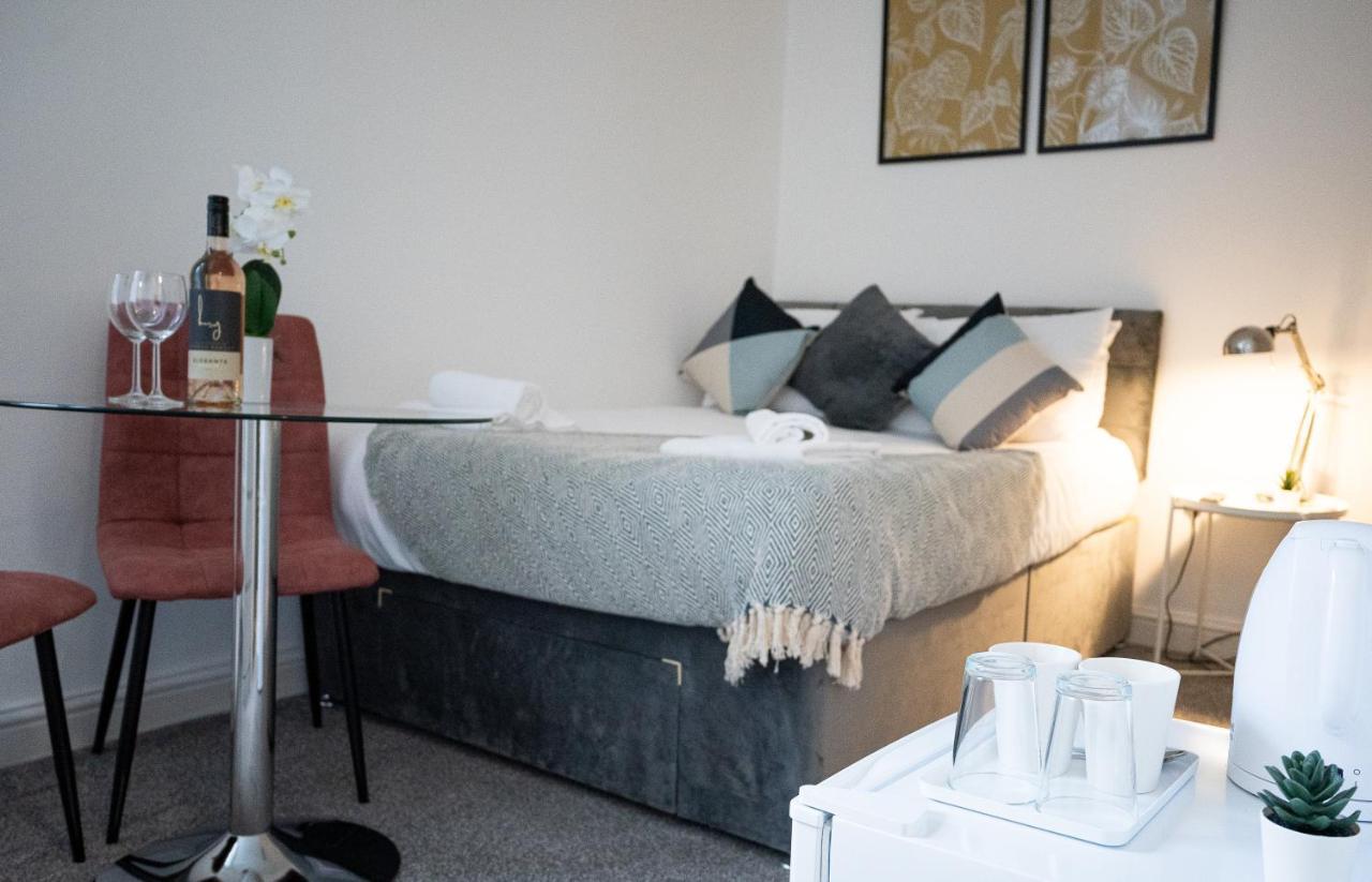 Elmo River Studios - 6 En-Suites In Wallasey - Easy Parking - Short And Long Stays Welcome מראה חיצוני תמונה