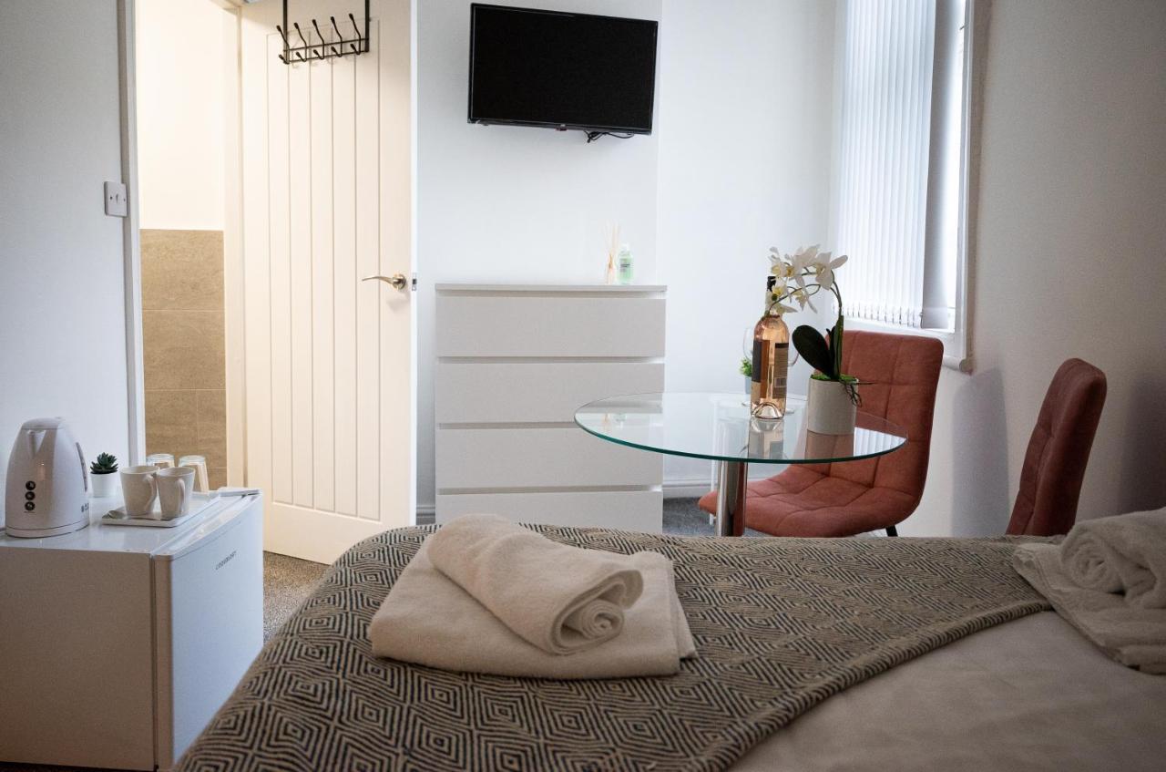 Elmo River Studios - 6 En-Suites In Wallasey - Easy Parking - Short And Long Stays Welcome מראה חיצוני תמונה