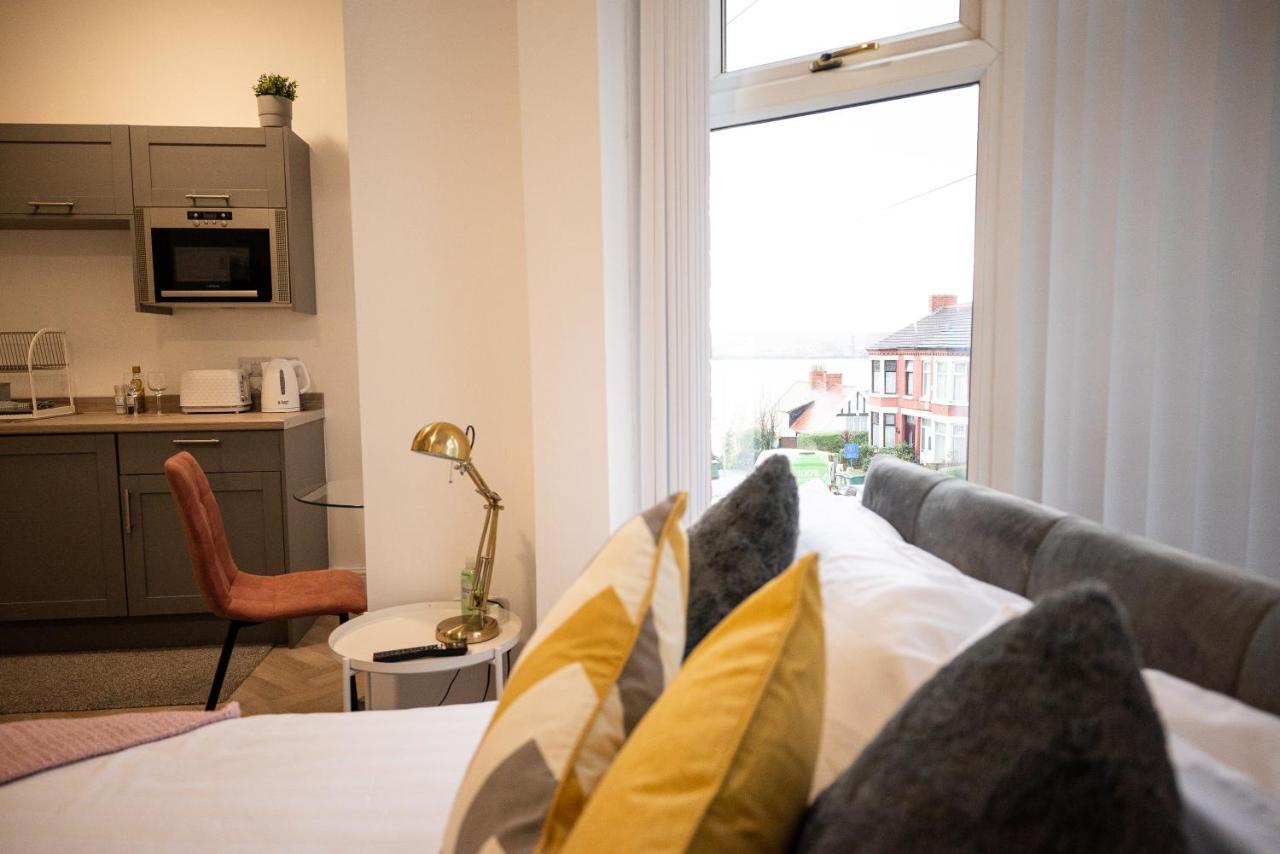 Elmo River Studios - 6 En-Suites In Wallasey - Easy Parking - Short And Long Stays Welcome מראה חיצוני תמונה