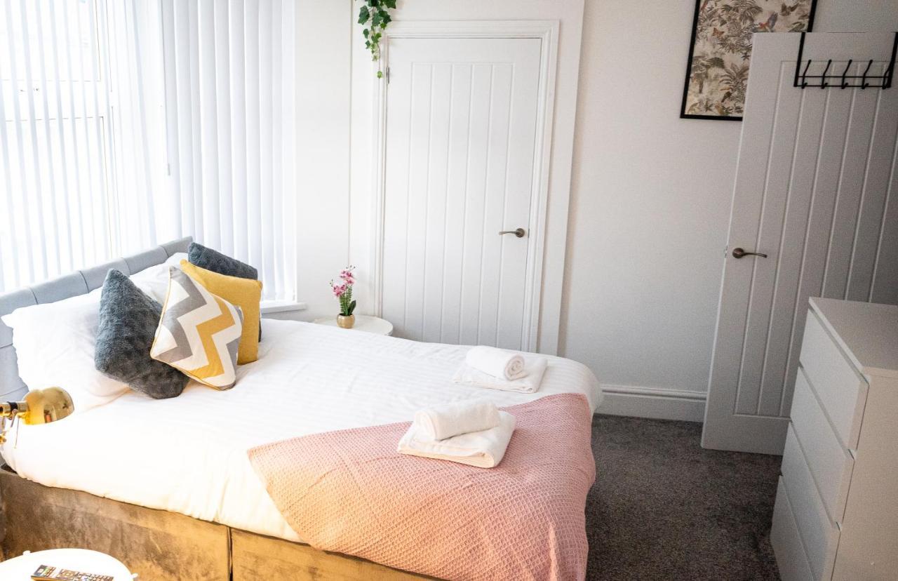 Elmo River Studios - 6 En-Suites In Wallasey - Easy Parking - Short And Long Stays Welcome מראה חיצוני תמונה